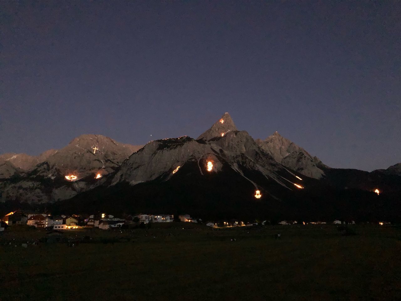 SCENIC VIEW OF SNOW COVERED MOUNTAINS AGAINST SKY AT NIGHT