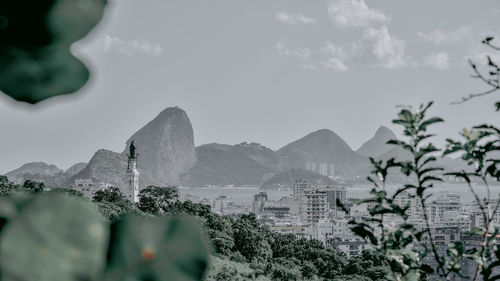 Photo of sugarloaf mountain with the basilica of our lady help of christians during the day