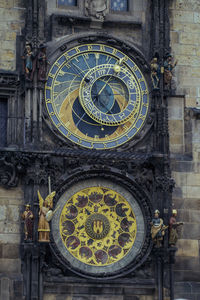 Statue of historic building