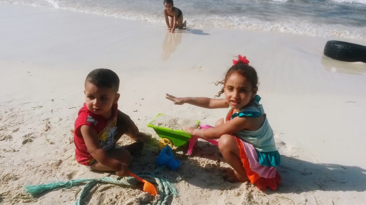 childhood, beach, togetherness, boys, bonding, sand, person, elementary age, leisure activity, lifestyles, love, innocence, family, girls, shore, cute, water