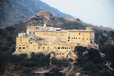 Buildings in town with mountain in background