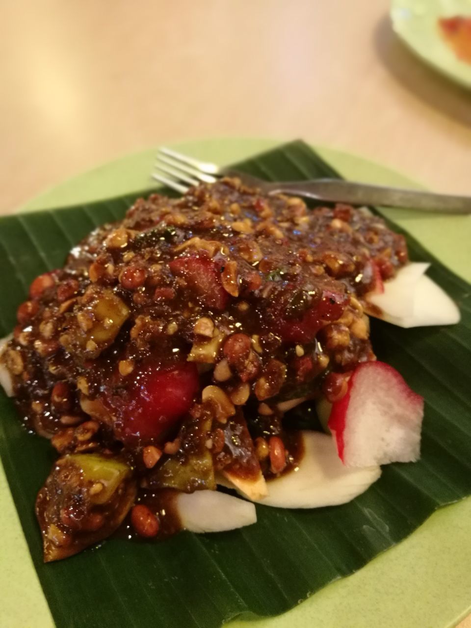 CLOSE-UP OF MEAT AND SALAD