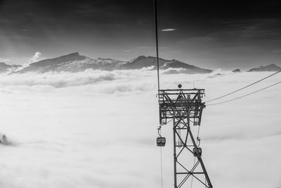Nebelhornbahn im winter mit blick auf nebel