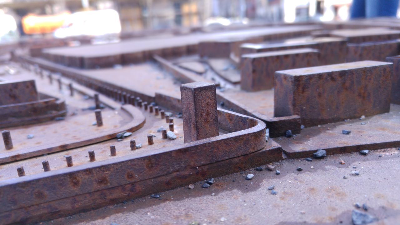 railing, steps, built structure, architecture, steps and staircases, focus on foreground, selective focus, staircase, metal, high angle view, close-up, building exterior, connection, day, outdoors, no people, pattern, railroad track, in a row, metallic