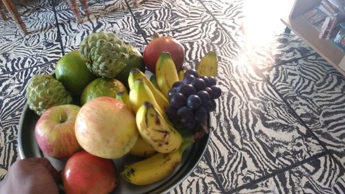 Close-up of grapes in bowl