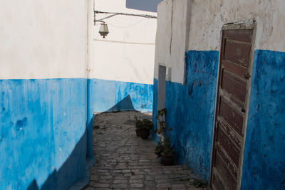 Narrow alley amidst old building