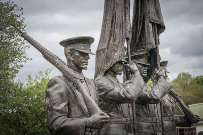 Honor guard sculpture, depicting the colors flight of the us air force, imperial war museum, duxford