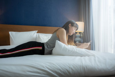 Woman lying on bed