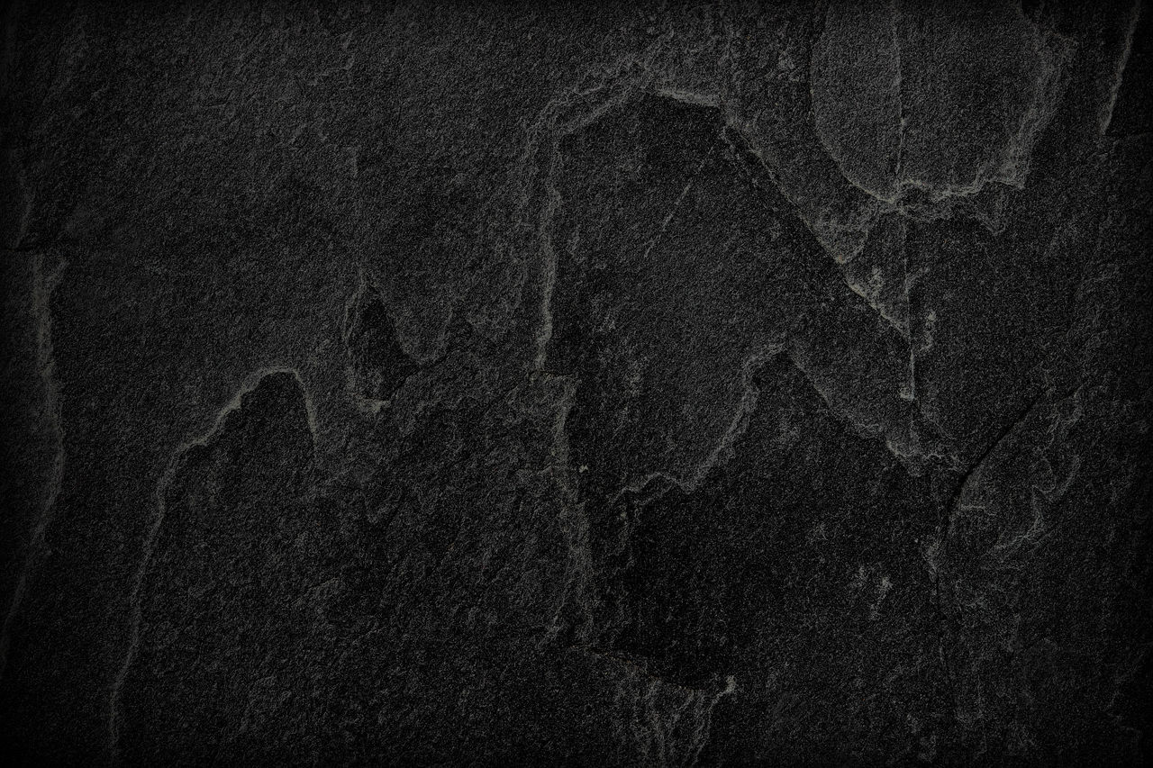 FULL FRAME SHOT OF TEXTURED WALL WITH BLACK BACKGROUND