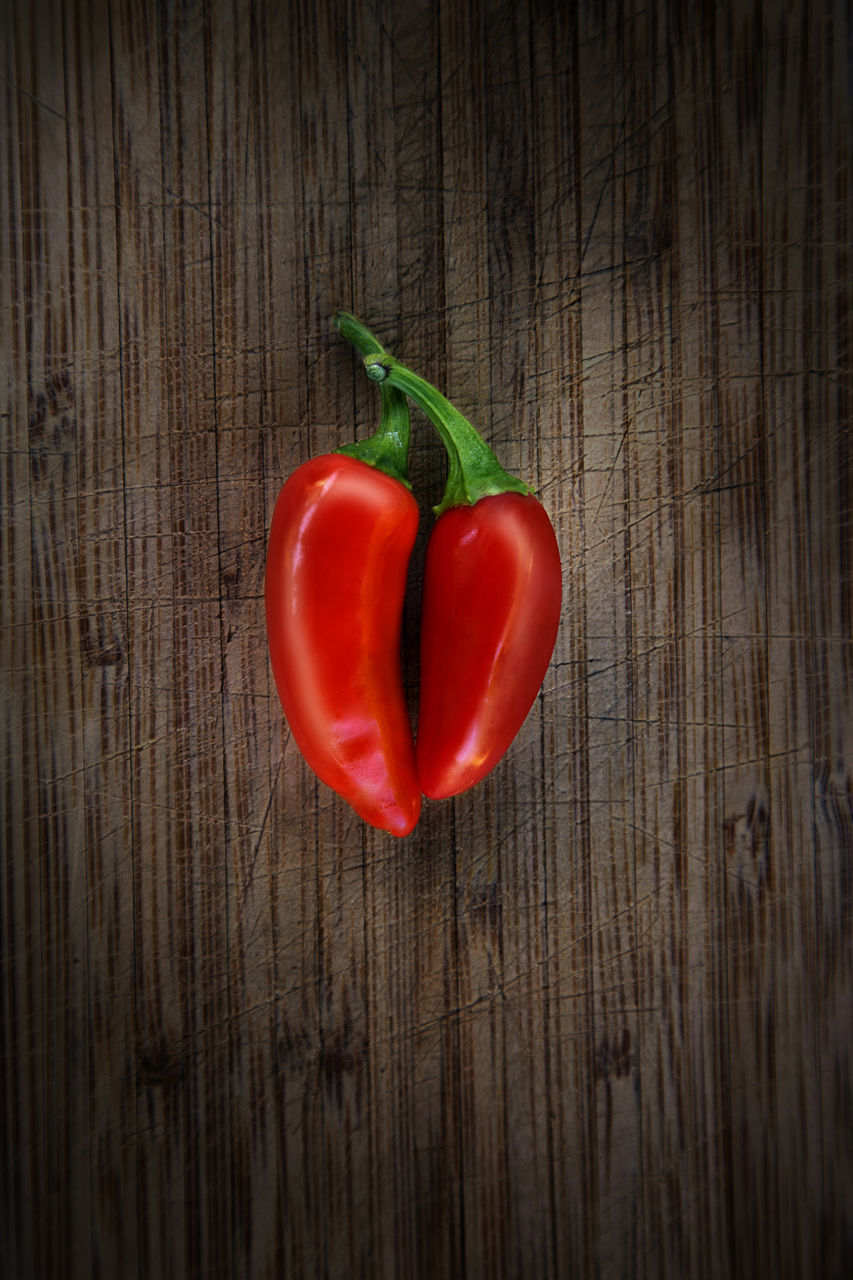 CLOSE-UP OF RED CHILI PEPPER ON TABLE