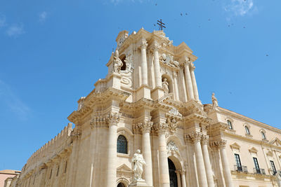 Piazza del duomo square with the cathedral, unesco world heritage site in syracuse, sicily