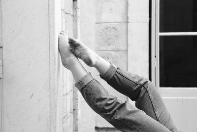 Side view of man hand against wall