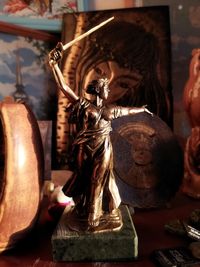 statue