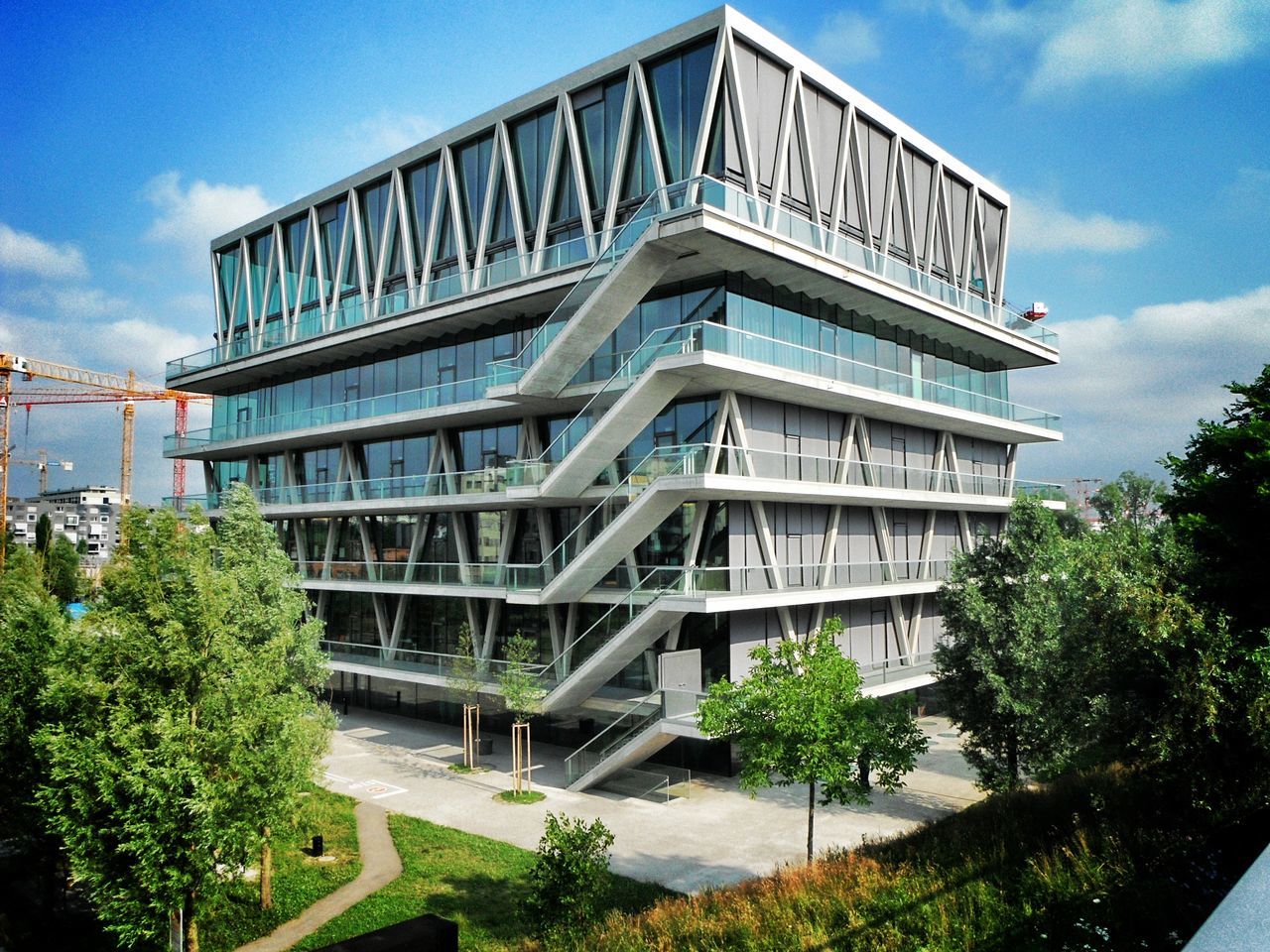 LOW ANGLE VIEW OF MODERN BUILDING AGAINST BLUE SKY