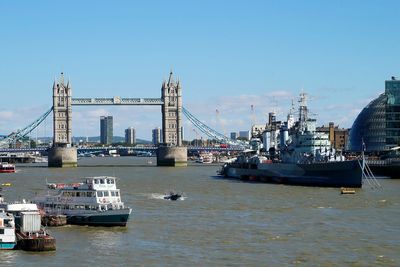 Tower bridge over thames river against sky