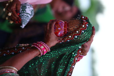 Close-up of woman hand holding leaf