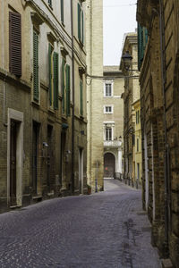 Narrow alley amidst buildings in city