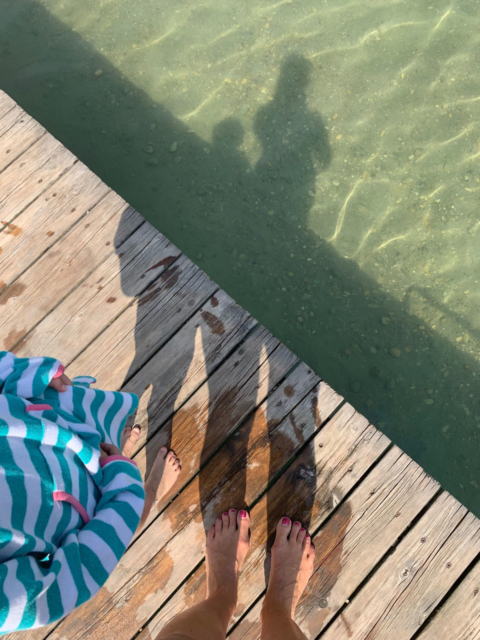 HIGH ANGLE VIEW OF PEOPLE RELAXING ON SWIMMING POOL