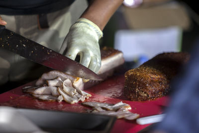 Man slicing roast beef