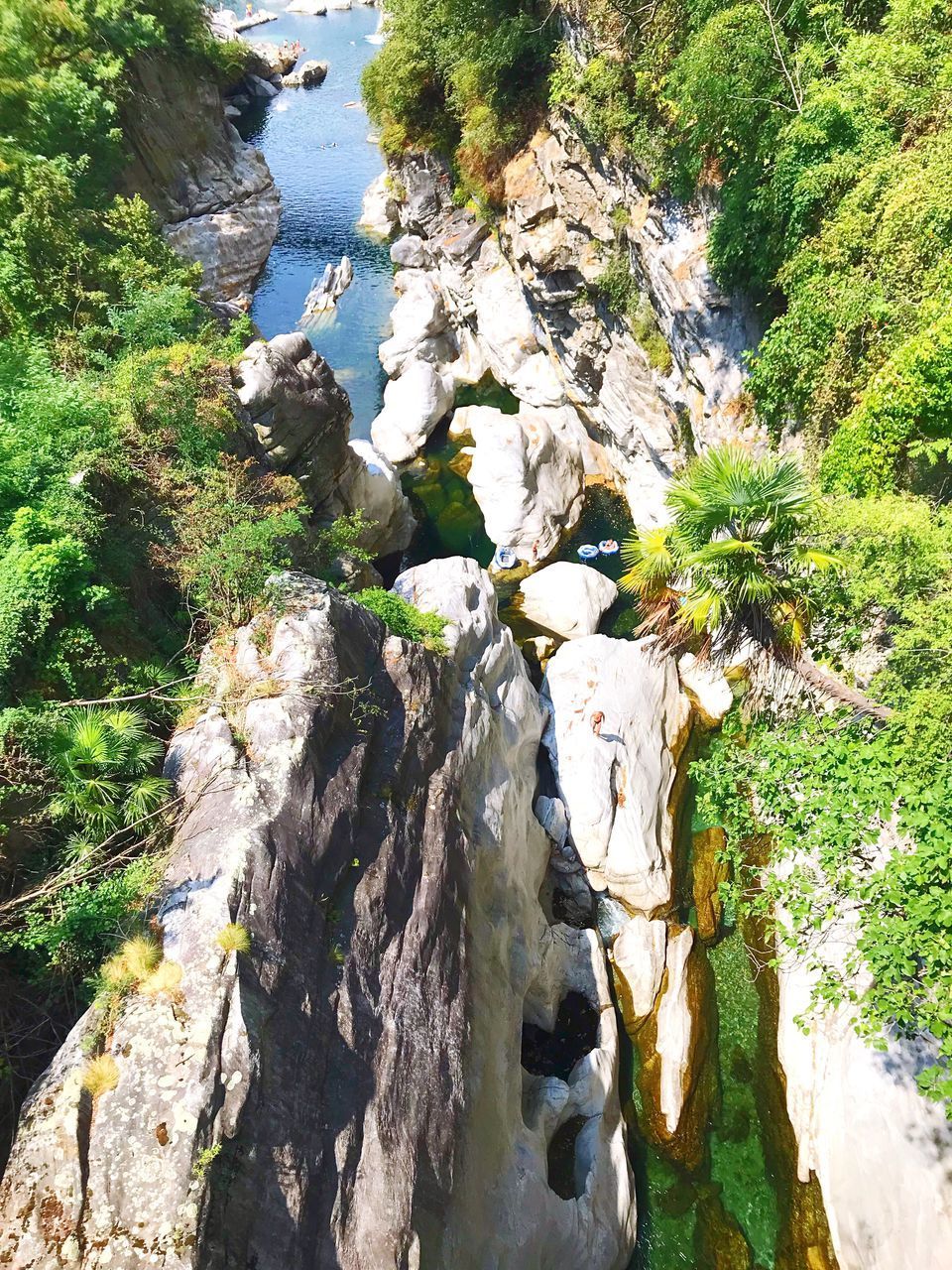 SCENIC VIEW OF STREAM AMIDST ROCKS