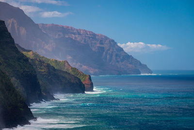 Scenic view of napali coast on kauai island, hawaii seen from kalalau hiking trail against sky