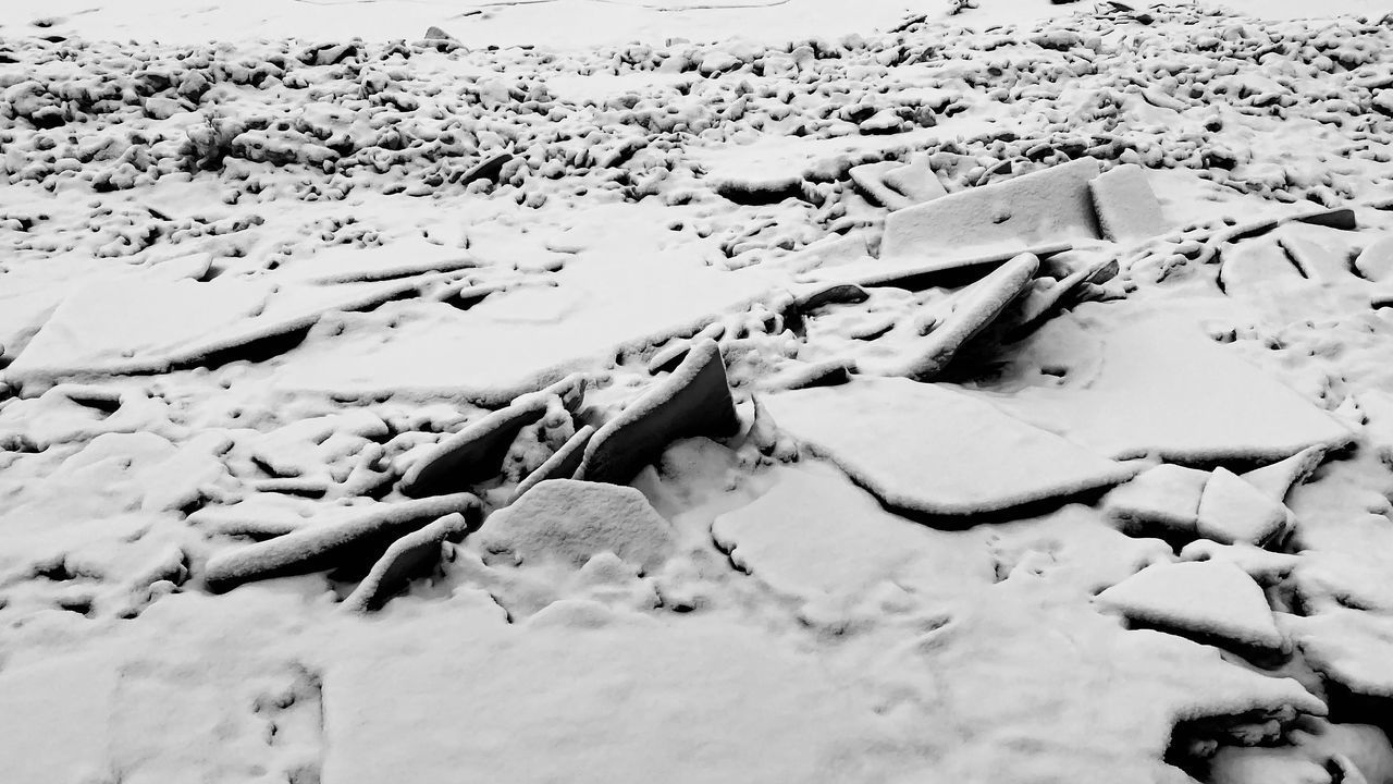 SURFACE LEVEL OF SNOW ON BEACH