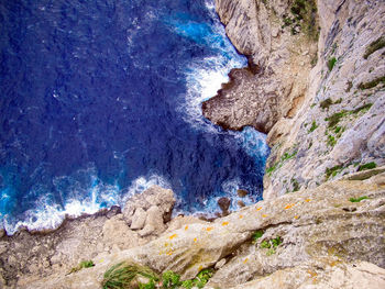 Close-up of cliff by sea