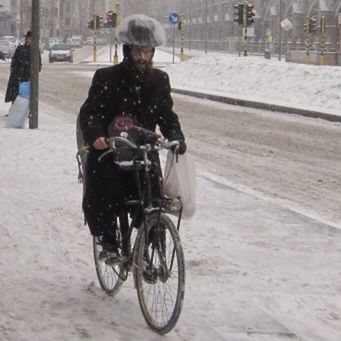 land vehicle, bicycle, lifestyles, mode of transport, transportation, leisure activity, riding, street, full length, road, men, side view, casual clothing, walking, on the move, travel, motion, outdoors