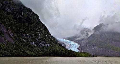 Panoramic view of lake and mountains against sky