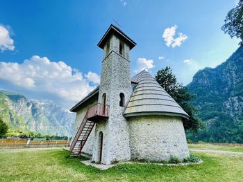 View of old ruins against sky