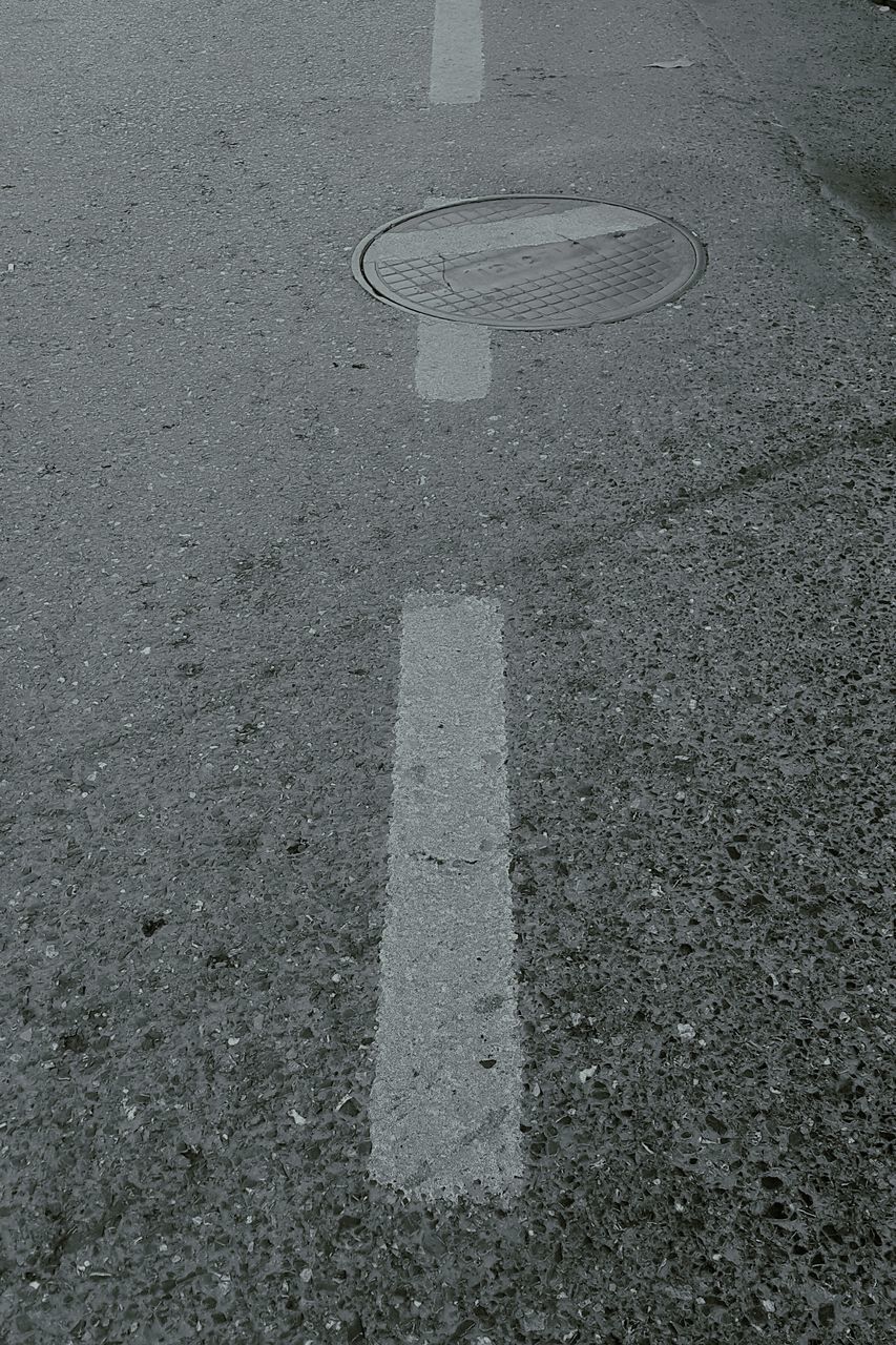 HIGH ANGLE VIEW OF ROAD MARKING ON STREET