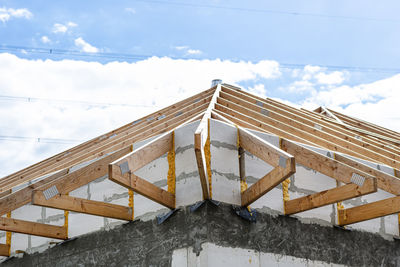 Roof trusses not covered with ceramic tiles on a single-family house under construction. 
