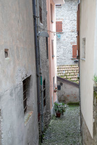 Narrow alley amidst buildings in city