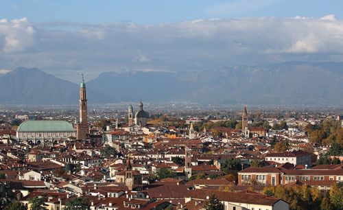 Panoramic view of the city with monument called basilica palladiana 