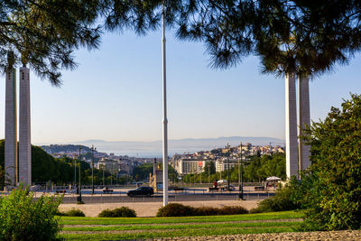 Scenic view of observation deck park eduardo vii on a sunny morning