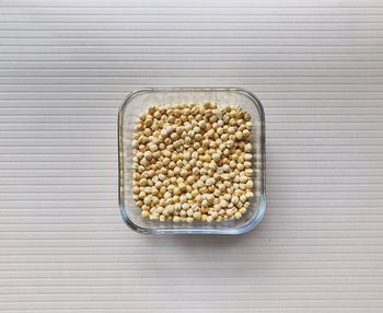 Chickpeas on table 