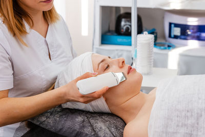 Ultrasound skin cleaning at beauty salon.