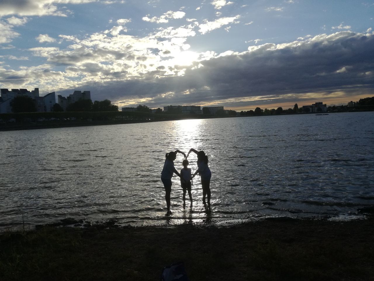 SILHOUETTE PEOPLE AT LAKE AGAINST SKY DURING SUNSET