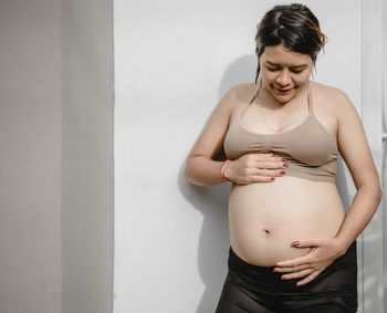 Pregnant woman 6 months pregnant.