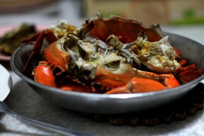 Close-up of crab in bowl on table