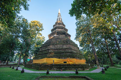 View of temple building against sky