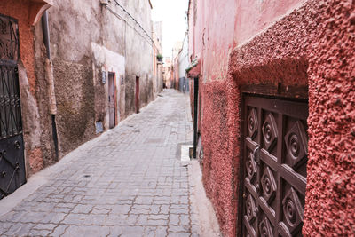 Narrow alley amidst buildings in city