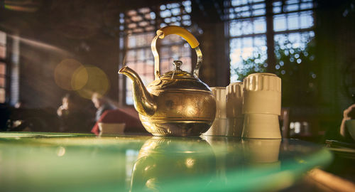 A teapot on the dining table