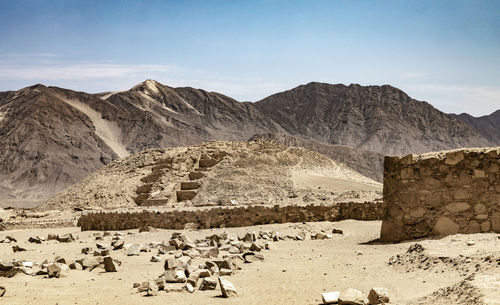Scenic view of desert against sky in caral