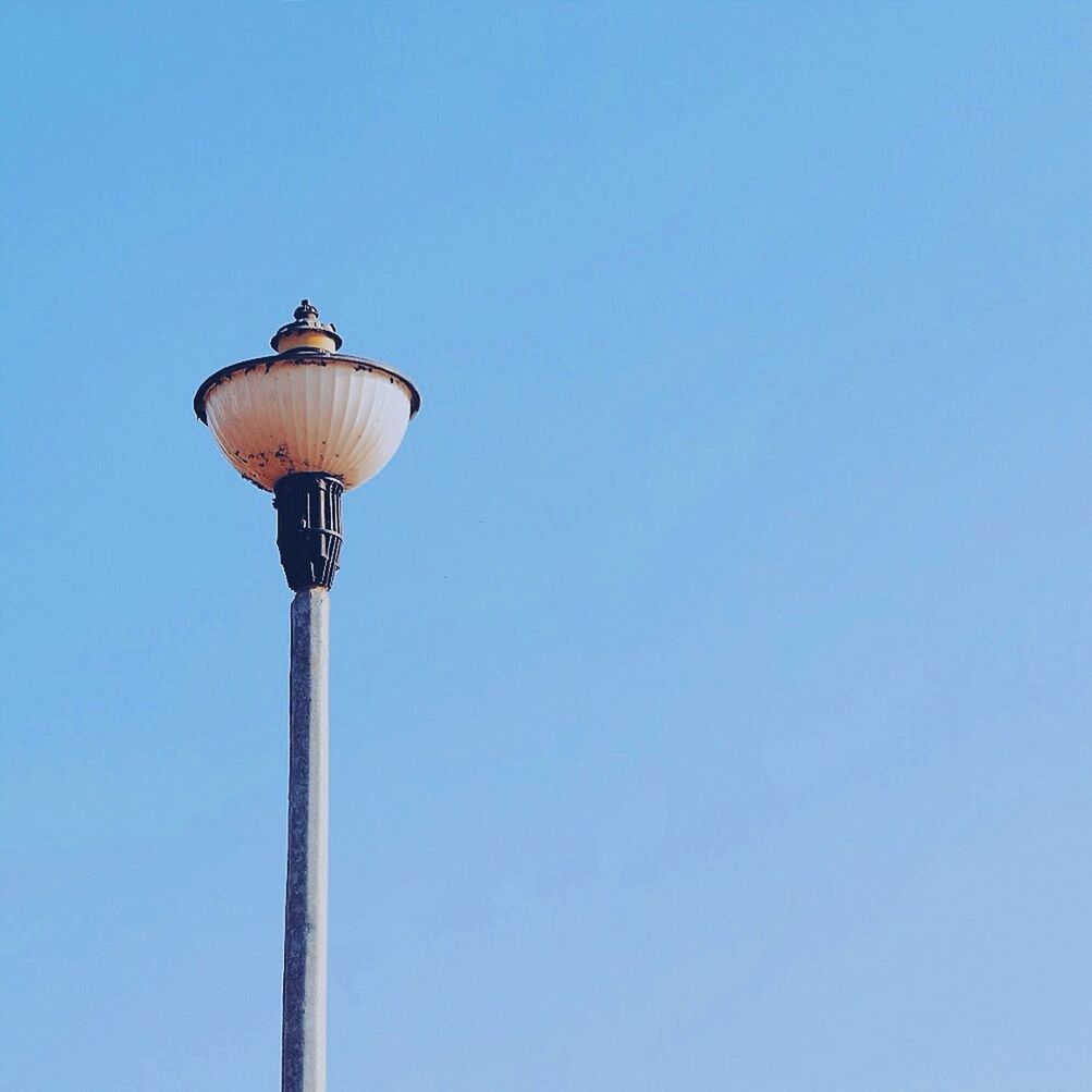 low angle view, clear sky, street light, lighting equipment, copy space, blue, lamp post, electric light, pole, electricity, outdoors, high section, day, no people, communications tower, lamp, sky, built structure, nature, electric lamp