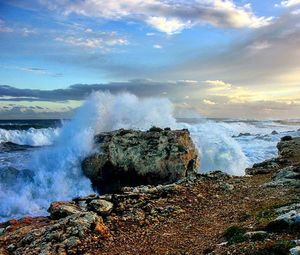 Waves splashing on rocks