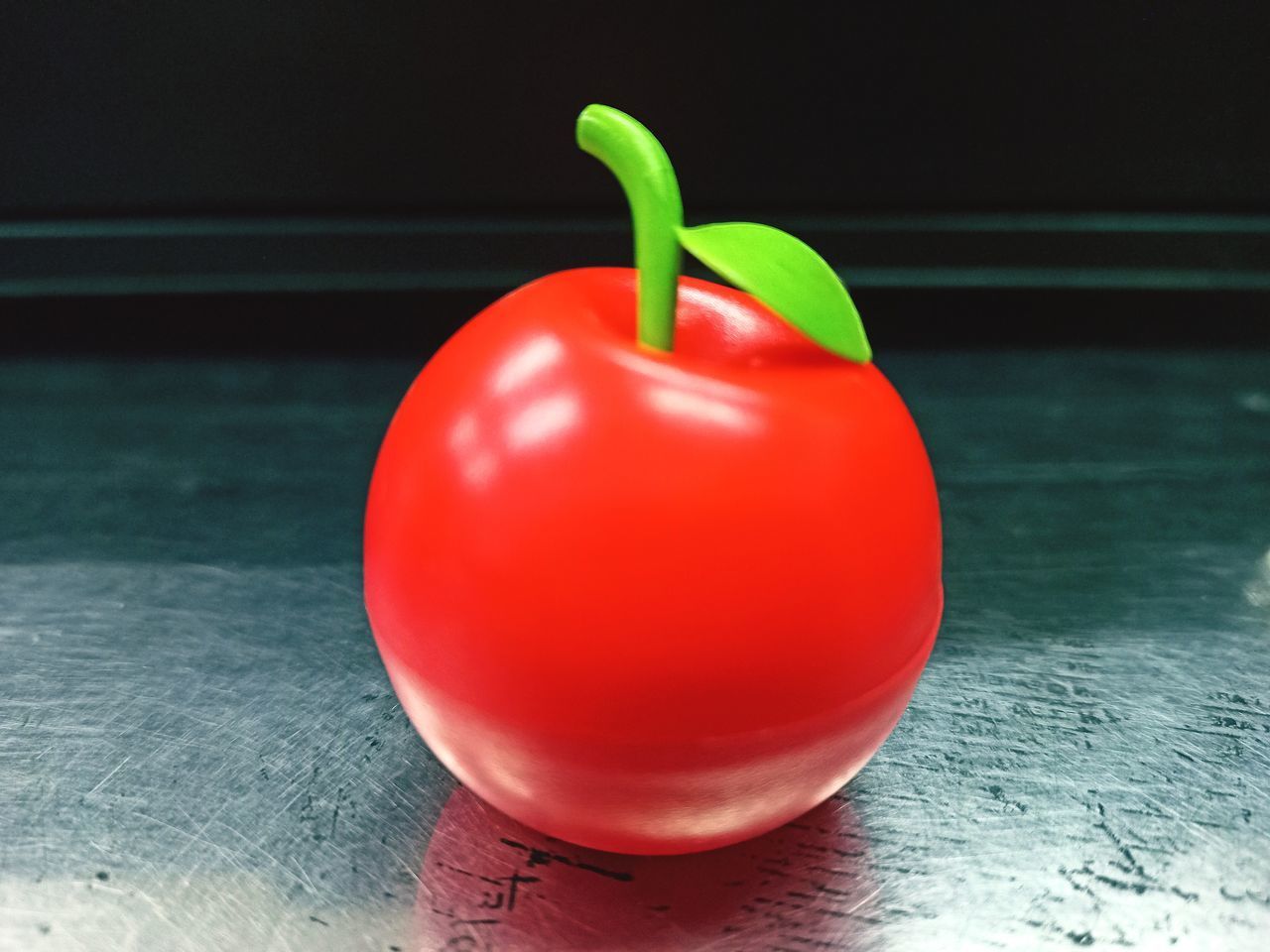 CLOSE-UP OF RED BELL PEPPERS AND TABLE