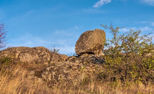 Deep granite canyon with the mertvovod river in aktovo village, nikolaev region, ukraine