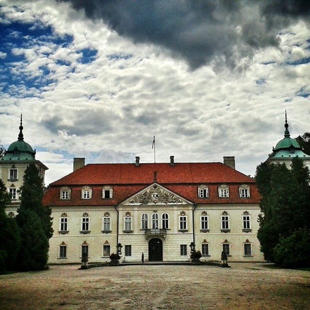 architecture, building exterior, built structure, sky, cloud - sky, dome, cloudy, facade, travel destinations, city, cloud, religion, history, place of worship, famous place, day, outdoors, tree, tourism