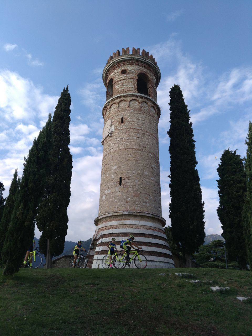 LOW ANGLE VIEW OF HISTORICAL BUILDING